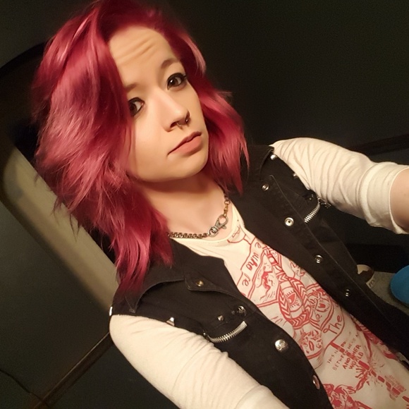 Meet your Posher, Leza - Picture 1 of 4